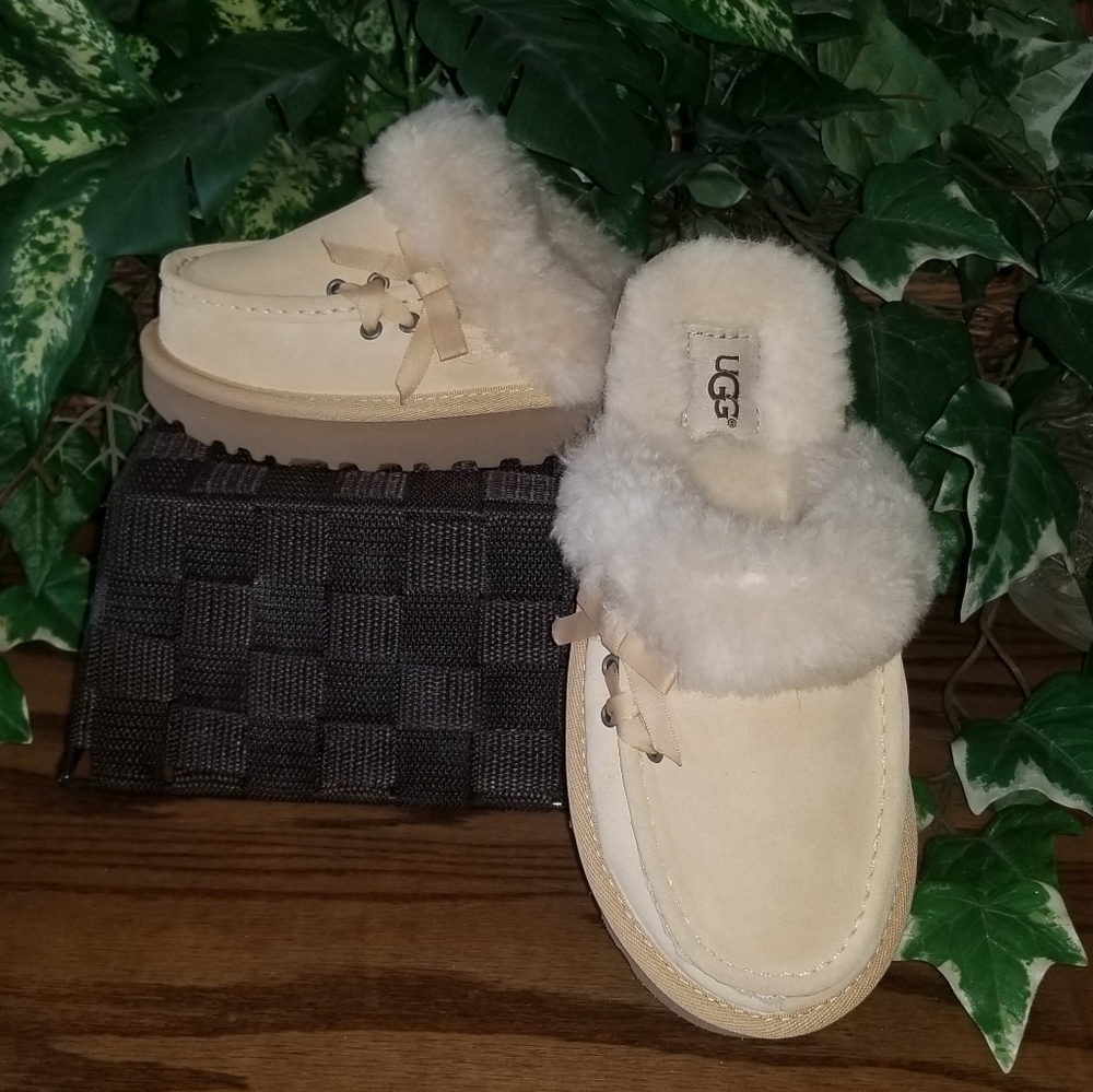 UGG BEACHWOOD SLIPPERS